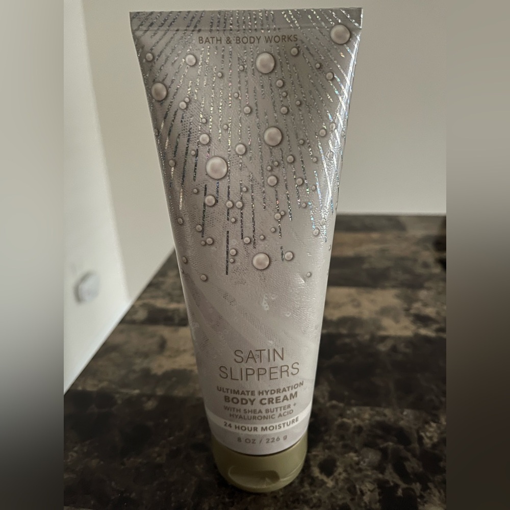 Bath & Body Works Satin Slippers Body Cream - Silver and White